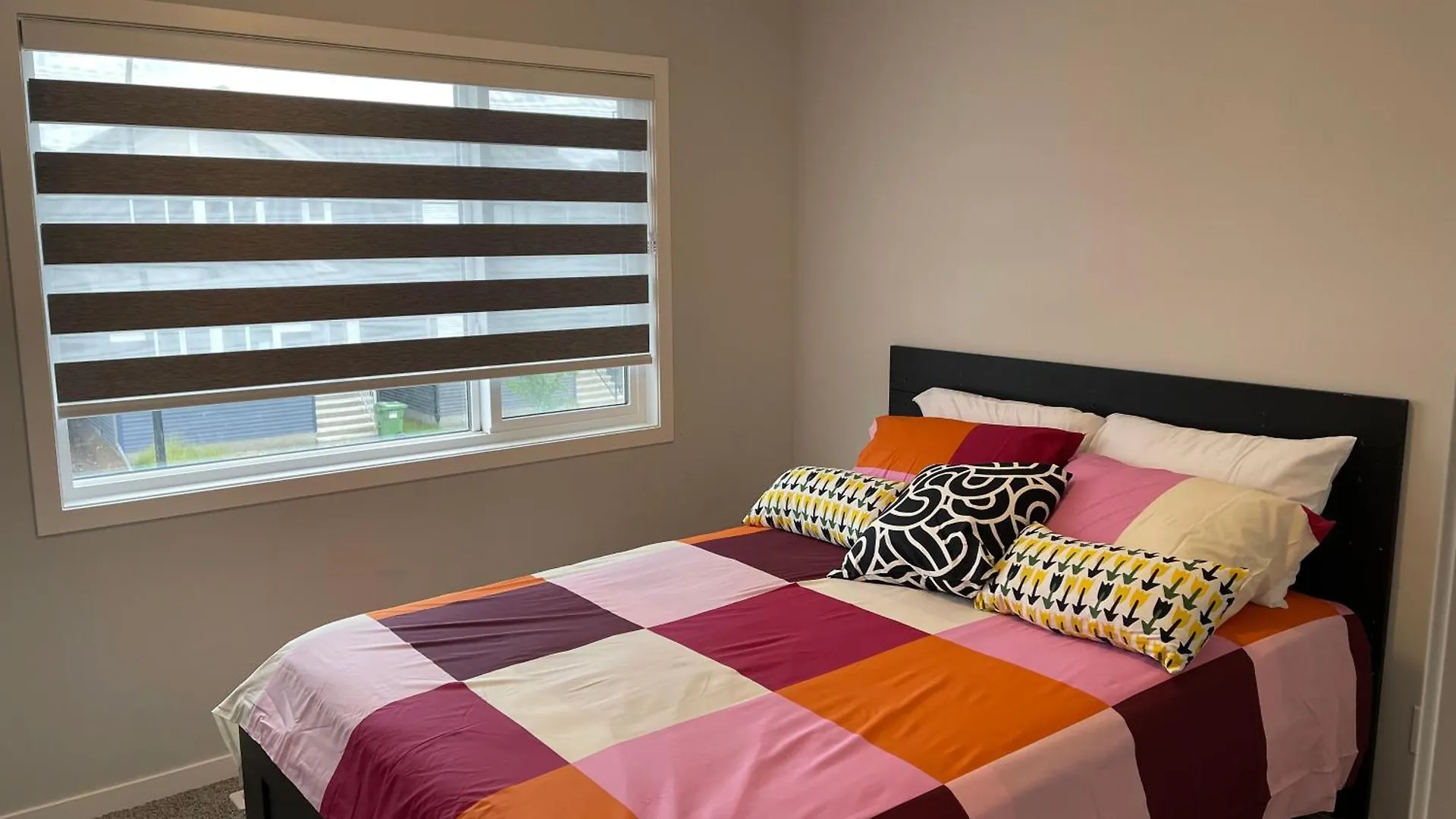 Beautiful And Cozy Room Calgary Homestay