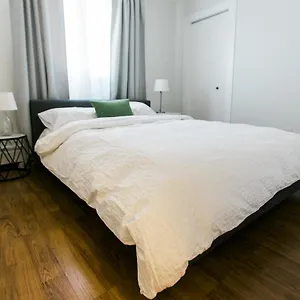  Apartment Cozy 2-bedroom Near Downtown, With Laundry, Parking, Balcony