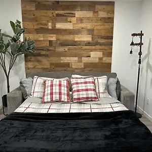  Apartment 2-bed Rustic Charm Below
