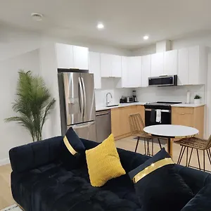  Apartment Brand New Deluxe 2 Bedroom With Ac & Den