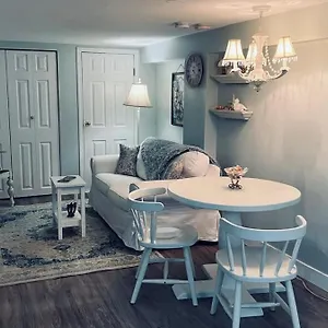 https://quaint-1-bedroom-lower-suite-in-victoria-bc.hotels-victoria.net