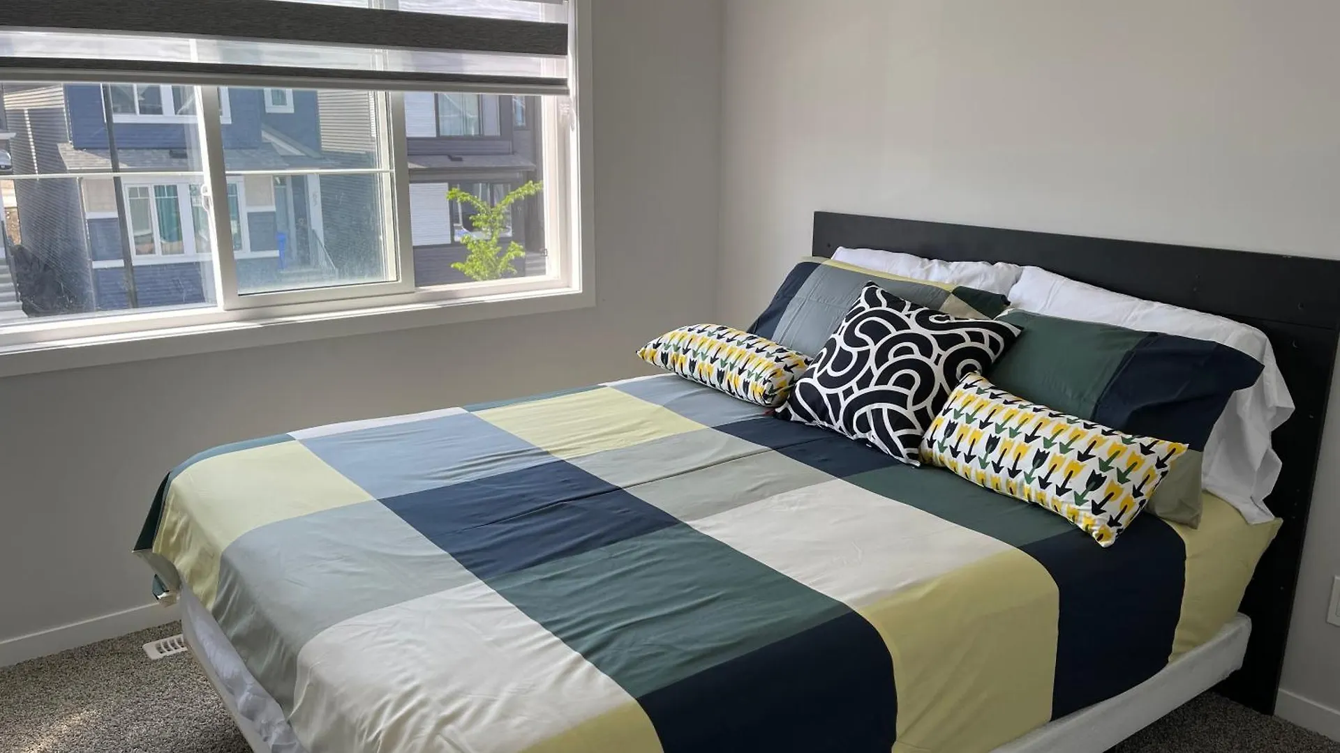 Beautiful And Cozy Room Calgary Canada