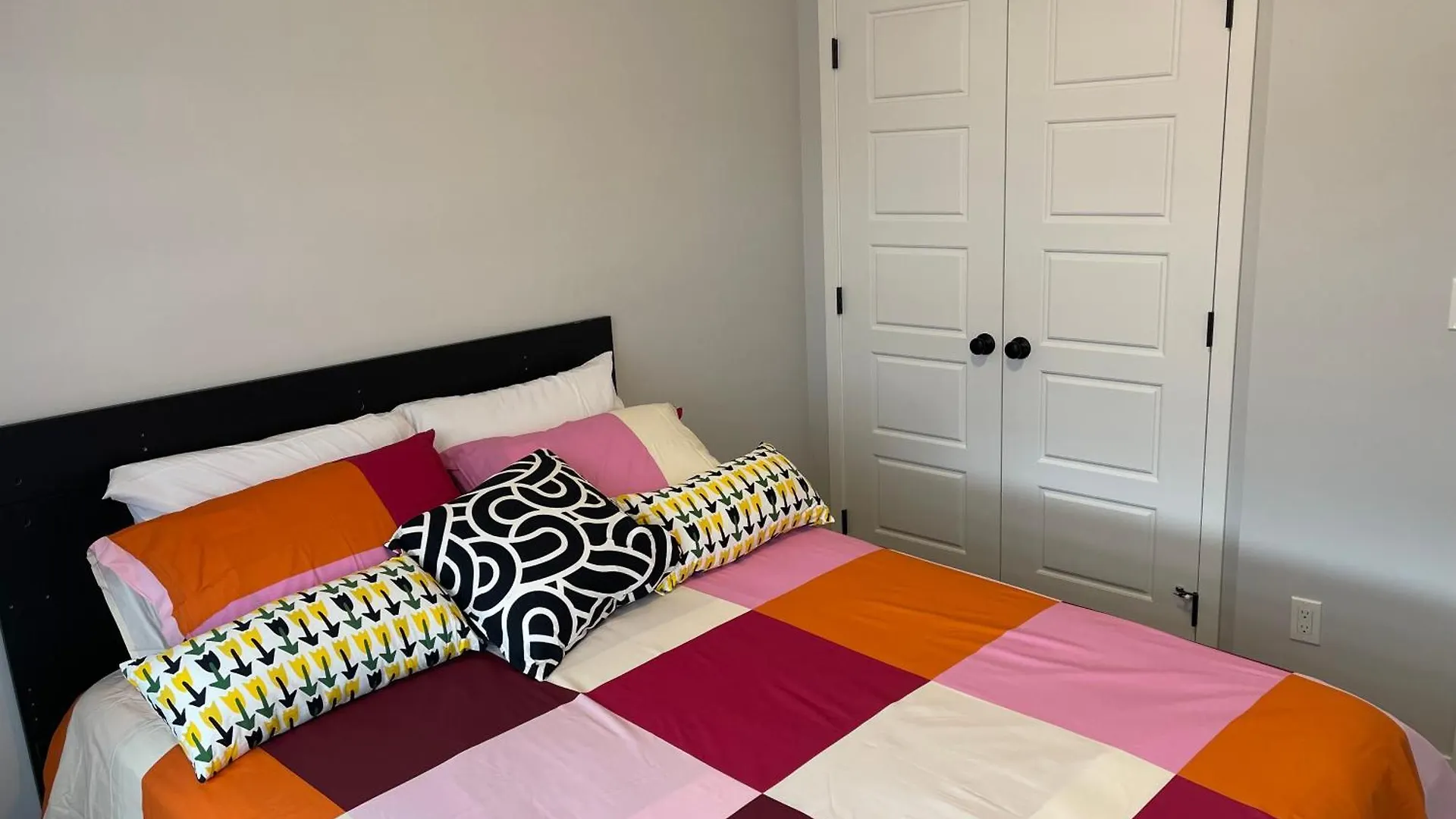 Beautiful And Cozy Room Calgary Canada